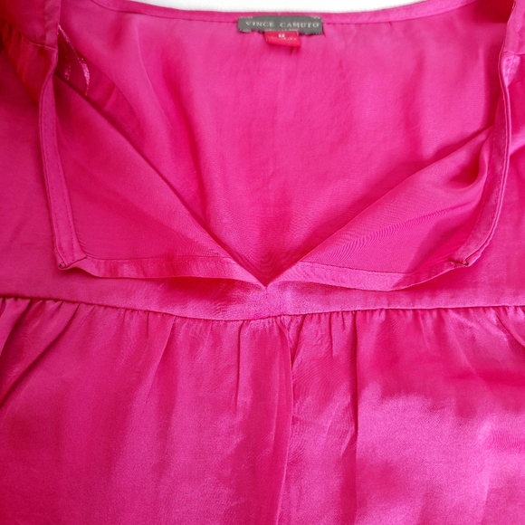 NWT Vince Camuto brand "The  Berry Shiney" V-neck pullover blouse size medium. - Picture 6 of 10